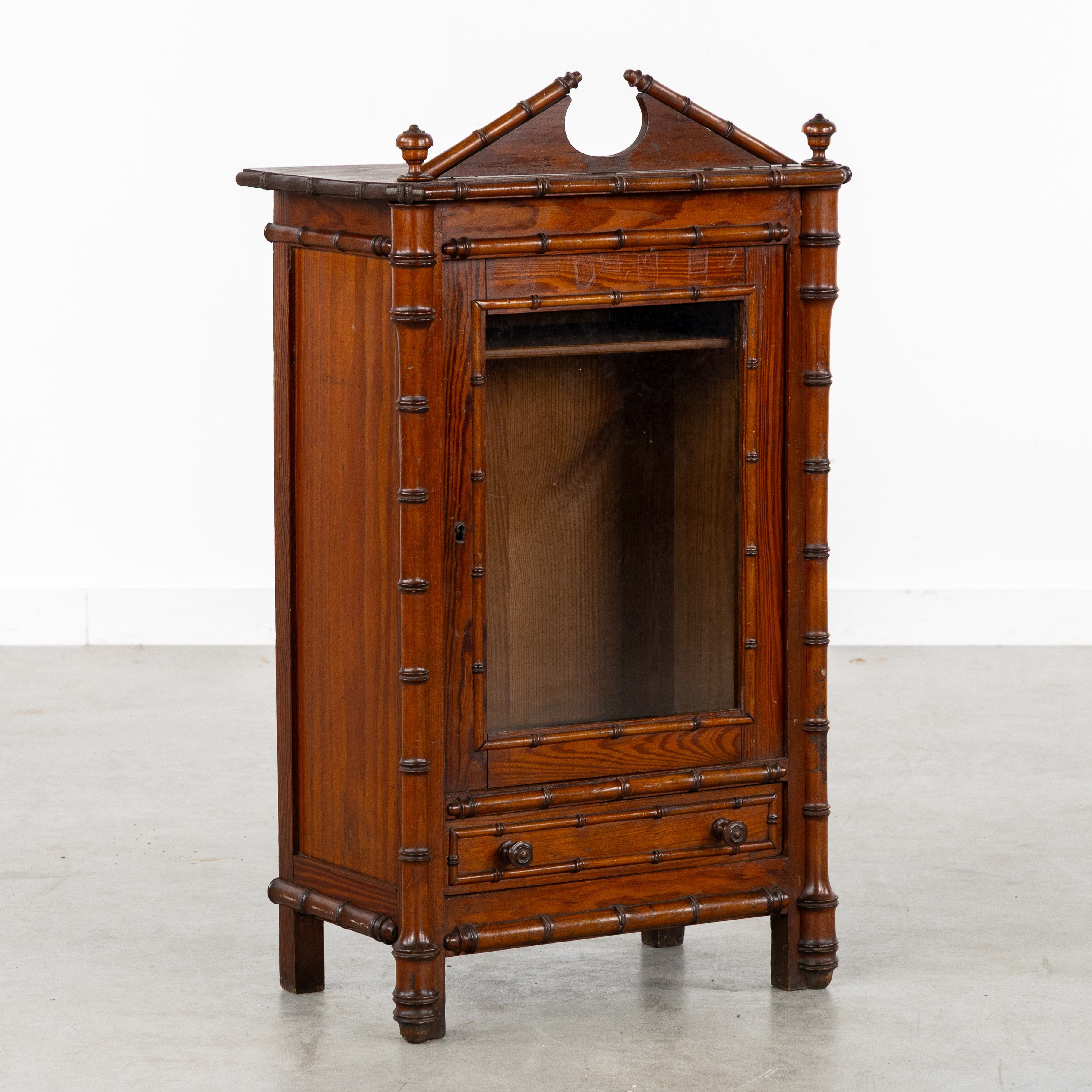 A Miniature display cabinet with faux-bamboo decoration, late 19th/early 20th C. (L:46.5 x W:27 x H:80 cm)